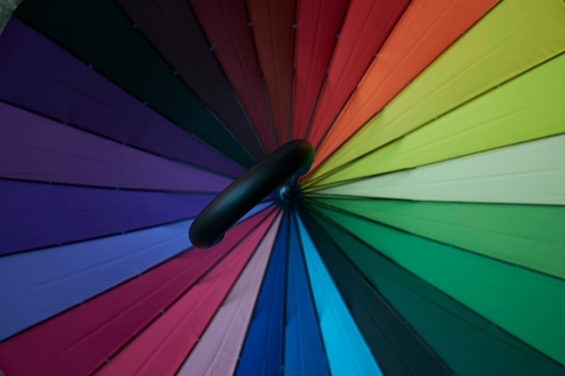 Zdjęcie kolorowy zbliżenie abstrakcji tęczy parasol