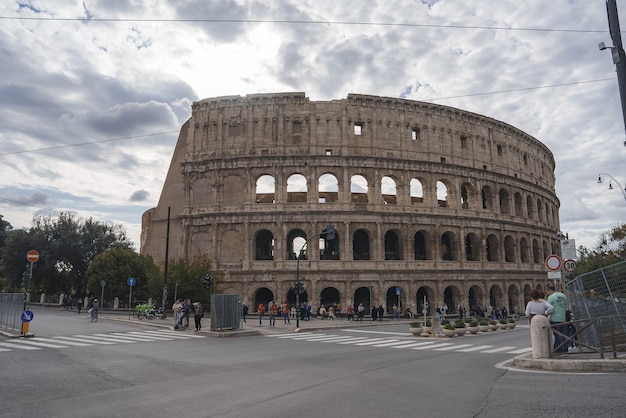 Koloseum w Rzymie Włochy Starożytne rzymskie Koloseum jest jedną z głównych atrakcji turystycznych w Europie