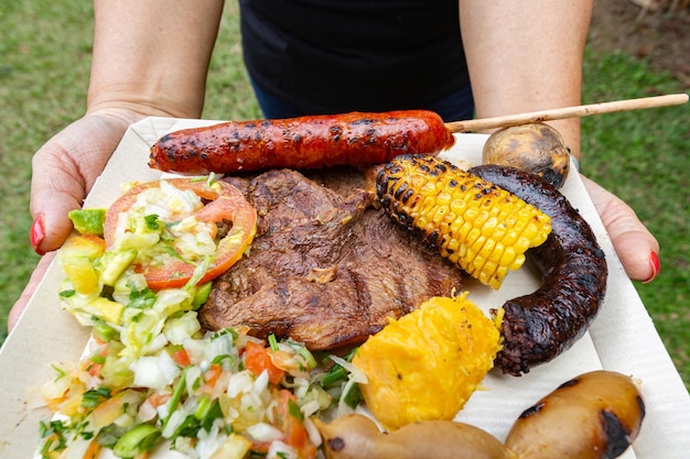 Kolumbijski grill typowe jedzenie z Kolumbii zbliżenie obrazu