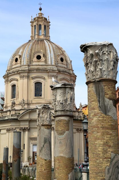 Kolumna Traiana i Santa Maria di Loreto w Rzymie