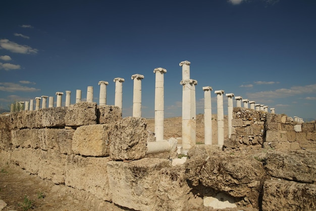 Kolumny w Laodycei na starożytnym mieście Lycus w Denizli Turkiye
