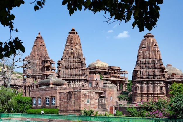 Kompleks świątyń hinduistycznych Mandore w Radżastanie w Indiach