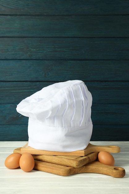 Kompozycja z kapeluszem szefa kuchni dla koncepcji gotowania miejsca na tekst