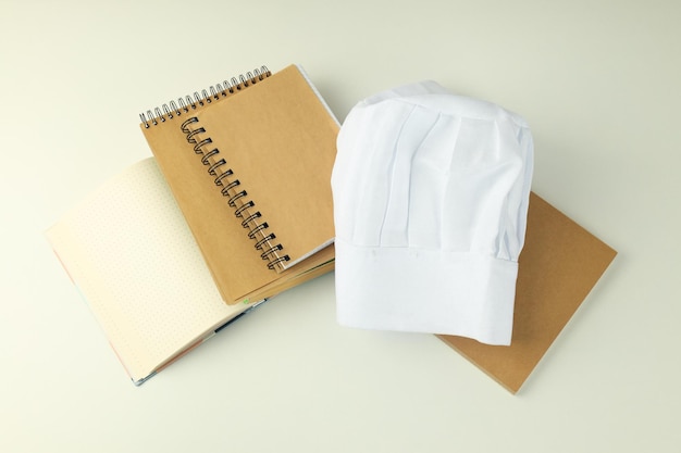 Kompozycja z kapeluszem szefa kuchni do koncepcji gotowania