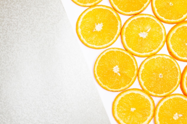Zdjęcie kompozycja z pomarańczowymi owocami