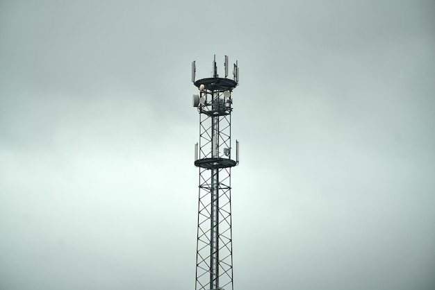 Komunikacja antenowa 5G i LTE łącząca przyszłość transformacji cyfrowej