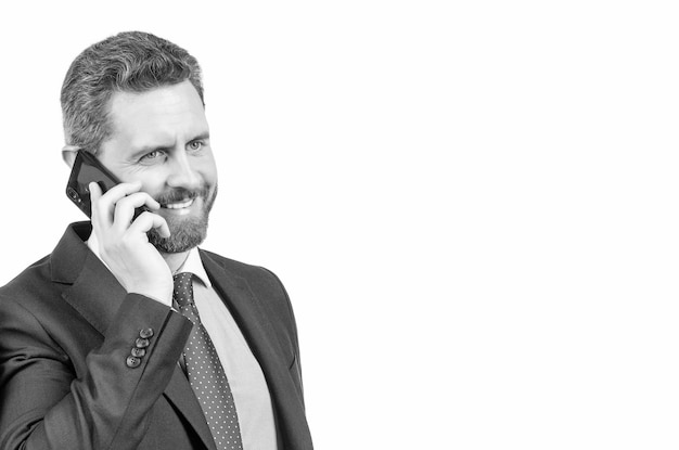 Komunikacja mobilna Szczęśliwy człowiek rozmawia przez telefon komórkowy Biznesmen używa telefonu komórkowego w biznesie