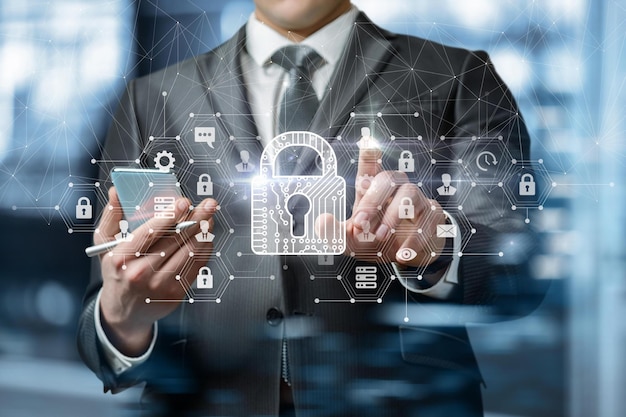 Koncepcja bezpieczeństwa sieci Biznesmen klika wirtualny ekran bezpiecznej sieci