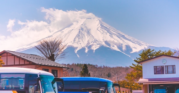 Koncepcja chmury wybuchu z góry Fuji
