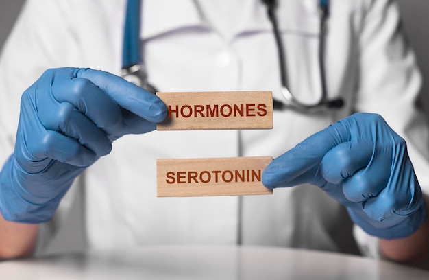 Zdjęcie koncepcja hormonu serotoninowego badania medyczne szczęścia