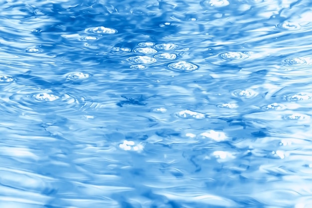 koncepcja niebieski abstrakcyjne tło woda / ocean, fale jeziora na wodzie, odbicie fal na rzece