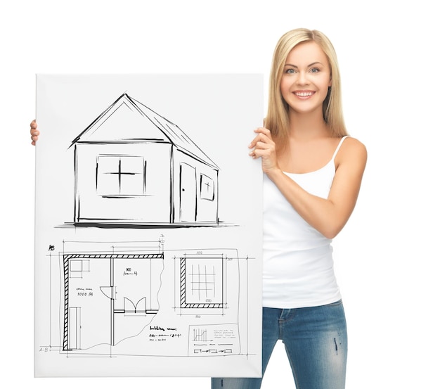 Zdjęcie koncepcja nieruchomości, nieruchomości, biznesu i zakwaterowania - kobieta trzyma zdjęcie z domem i planem