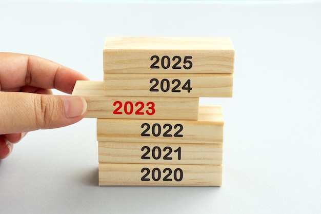 Koncepcja Nowego Roku Ręce Zbierając Drewniany Blok Z Numerem 2019
