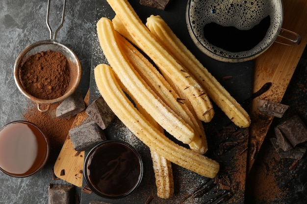 Koncepcja obiadu z churros i czekoladą