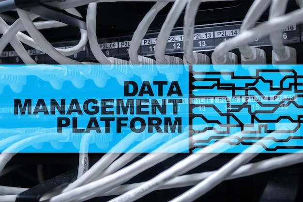 Koncepcja platformy do zarządzania danymi i analizy na tle serwerowni