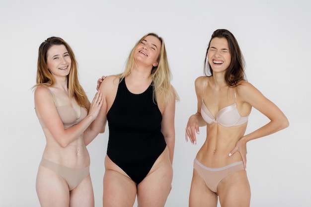 Zdjęcie koncepcja pozytywności ciała kobieta z pewnością siebie i pozytywnością ciała