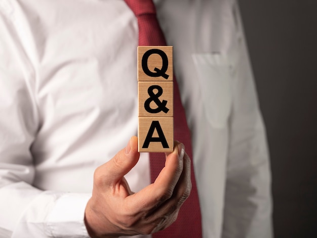 Koncepcja QA lub Q. Akronim QnA dotyczący biznesu i finansów.