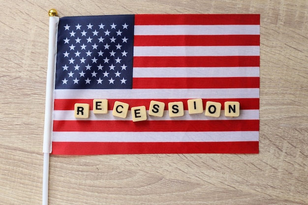 Koncepcja recesji i problemu finansowego w systemie bankowym USA i światowym kryzysie gospodarczym.