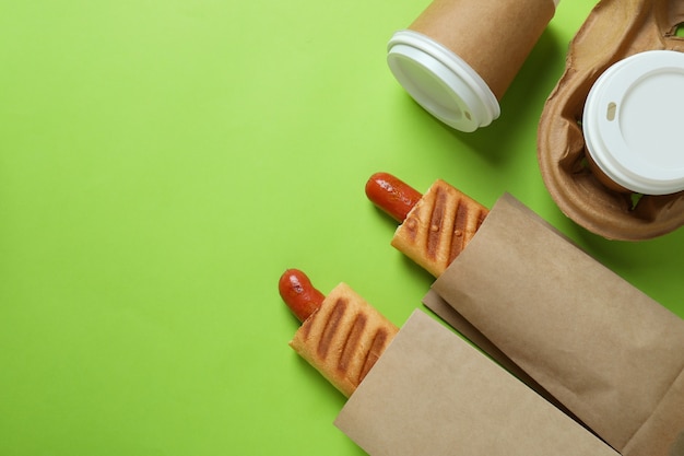 Koncepcja smacznego jedzenia z francuskim hot dogiem