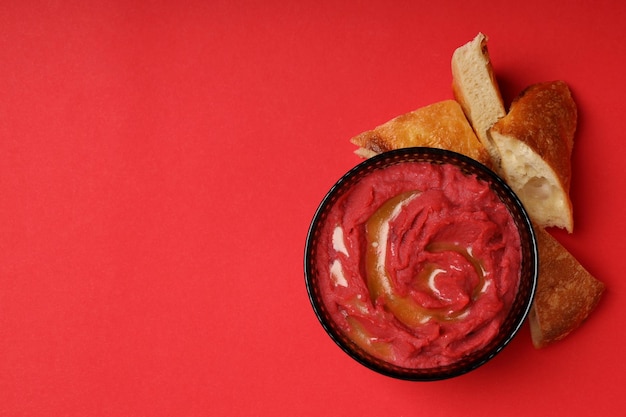 Zdjęcie koncepcja smacznego jedzenia z miejscem na hummus na tekst