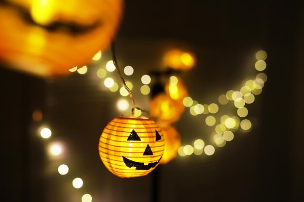 Koncepcja światła W Nocy Halloweenokrągły Kształt Lampy Z Dyni Używany Do Dekoracji Bokeh I Kopiowania Miejsca Na Tekst