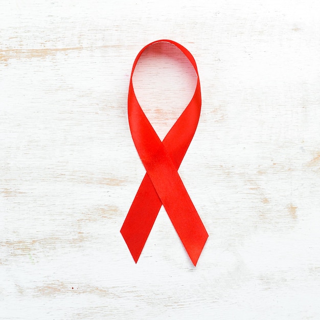 Koncepcja światowego Dnia Aids Z Czerwoną Wstążką Widok Z Góry Darmowe Miejsce Na Kopię