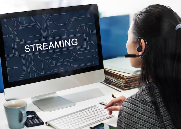 Koncepcja technologii internetowej streamingu online