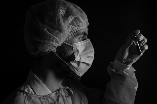 Koncepcja zapobiegania rozprzestrzenianiu się epidemii i leczenia koronawirusa zdjęcie czarno-białe