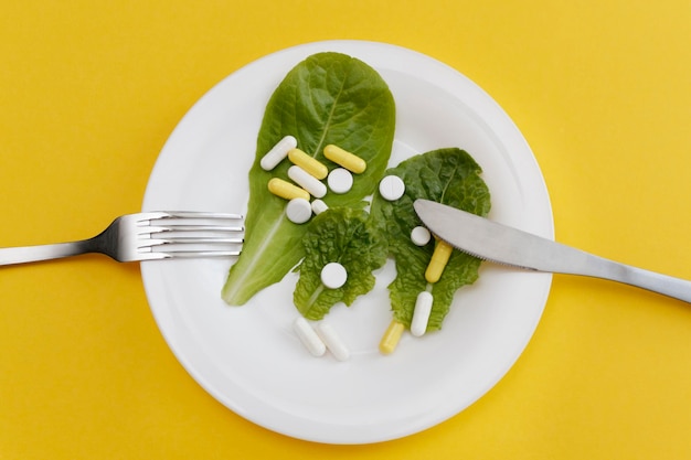 Koncepcja zdrowego odżywiania, biorąc antybiotyki, suplementy diety, leki przeciwdepresyjne, dieta