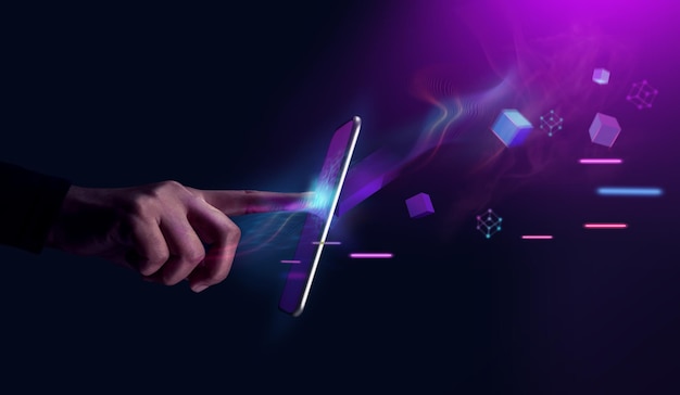 Koncepcje technologii Metaverse i Blockchain Osoba z doświadczeniami wirtualnego świata Metaverse za pośrednictwem smartfona Fotografia koncepcyjna w tonie futurystycznym