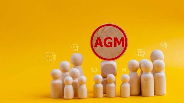 Koncepcyjny obraz grupy osób ze słowem Koncepcja biznesowa AGM Coroczne walne zgromadzenie AGM
