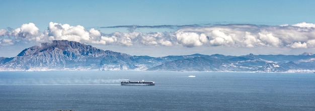 Kontenerowiec na Cieśninie Gibraltarskiej