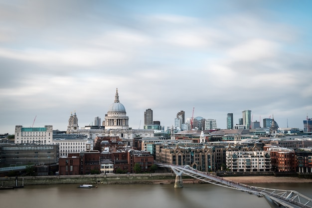 Kopuła katedry św. Pawła i nowoczesne drapacze chmur The City of London