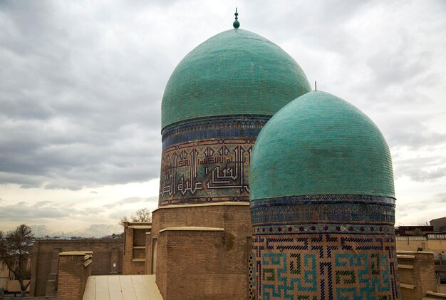 Kopuły mauzoleum kompleksu ShakhiZinda w Samarkandzie