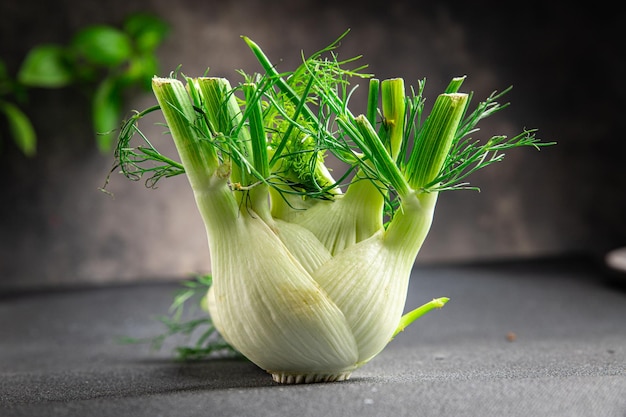 korzeń kopru włoskiego warzywo zdrowa dieta posiłek jedzenie przekąska na stole kopia przestrzeń jedzenie tło