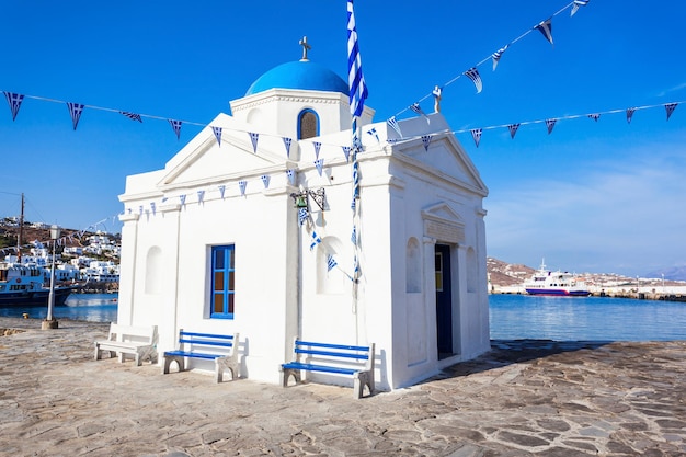 Zdjęcie kościół agios nikolaos, wyspa mykonos w grecji. kościół ten jest jednym z niewielu kościołów pobizantyjskich na wyspie.