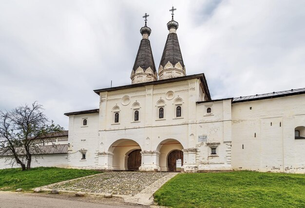 Zdjęcie kościół budowany przeciwko niebu