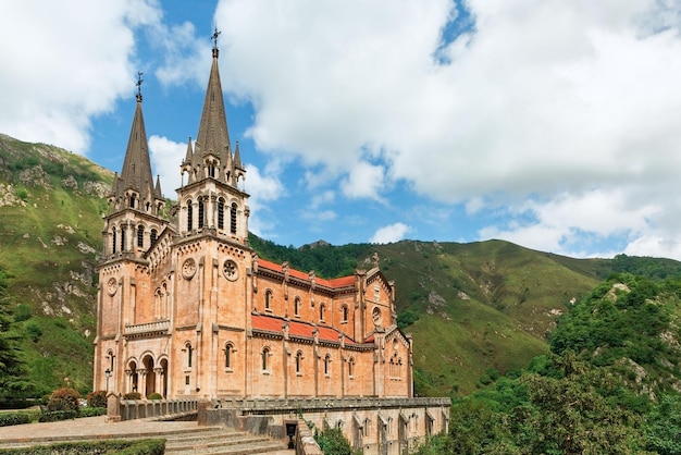 Kościół Covadonga, Picos De Europa Hiszpania