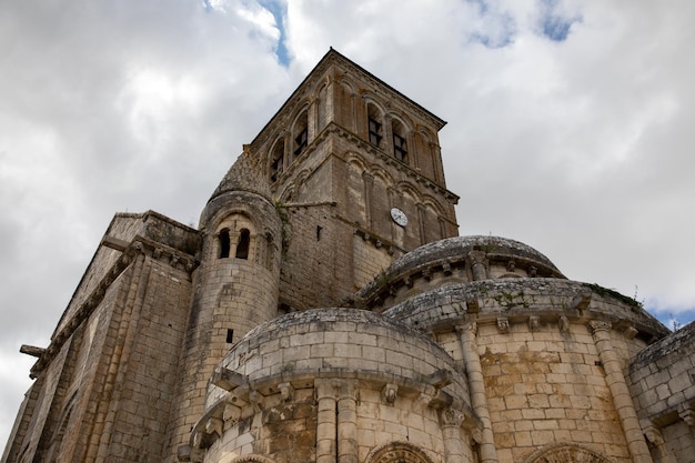 kościół francuski Collegiale SaintPierre de Chauvigny w Wiedniu Francja miasto