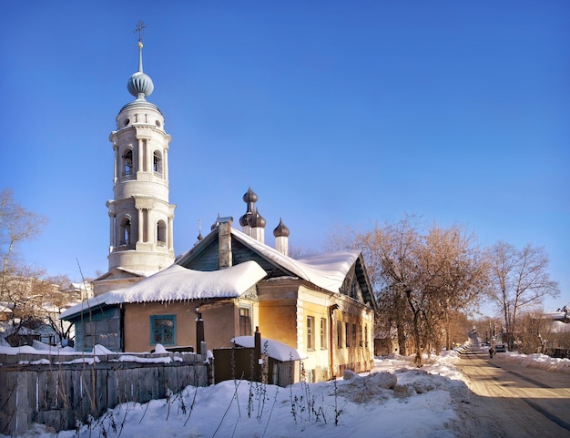 Kościół Ikony Matki Bożej Kazańskiej i stary budynek mieszkalny w Kałudze