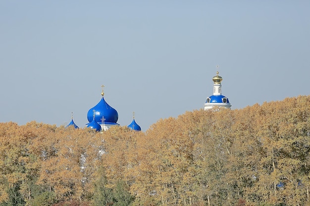 kościół letni krajobraz prawosławny / letni krajobraz, wiara religia architektura Rosji