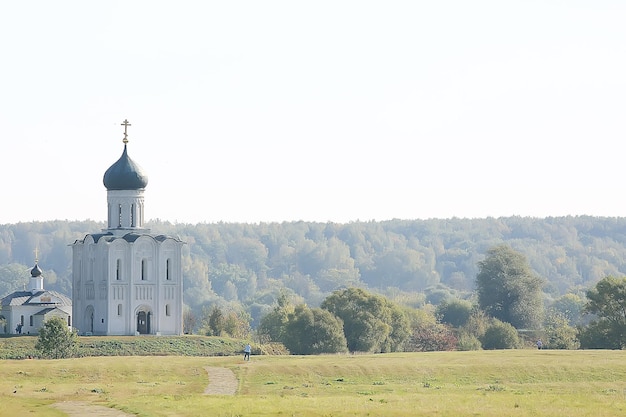 kościół letni krajobraz prawosławny / letni krajobraz, wiara religia architektura Rosji