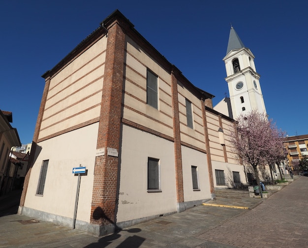Kościół San Pietro in Vincoli (czyli św. Piotra w okowach) w Settimo Torinese, Włochy