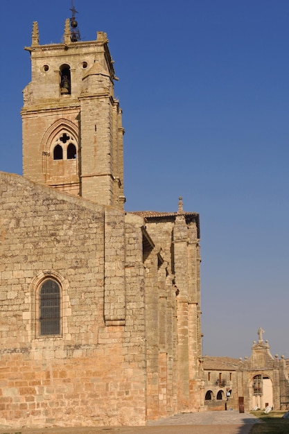 Kościół Santa Maria la Real i wejście Prowincja Sasamon Burgos Kastylia i Leon Hiszpania