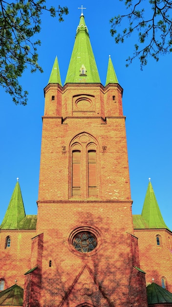 Zdjęcie kościół św. anny w kuldiga w kurzeme, zachodnia łotwa. kiedyś nazywało się goldingen.