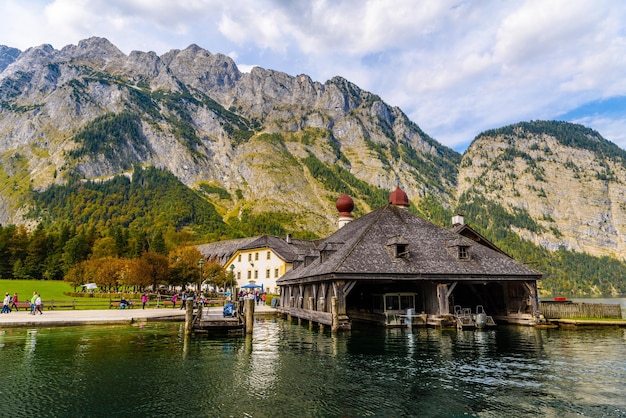 Kościół św Bartłomieja W Koenigssee Konigsee Park Narodowy Berchtesgaden Bawaria Niemcy