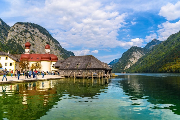 Kościół św Bartłomieja w Koenigssee Konigsee Park Narodowy Berchtesgaden Bawaria Niemcy