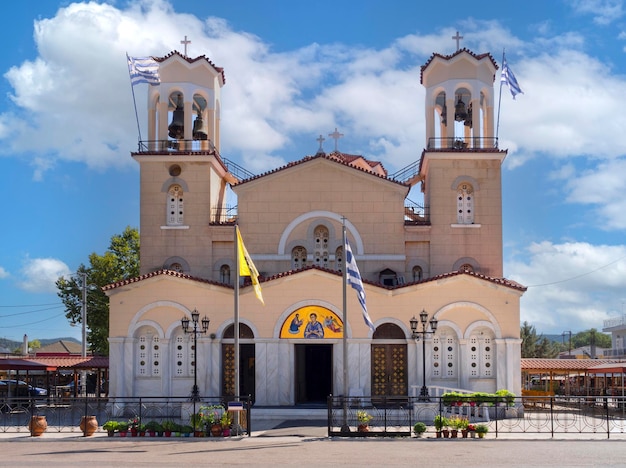 Kościół św. Jana Ruskiego na wyspie Evia w Prokopi jest miejscem pielgrzymek religijnych w Grecji