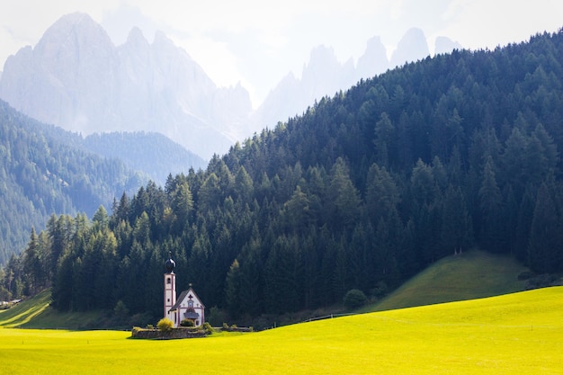 Kościół św. Jana w Alpach Dolomitów