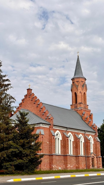 Kościół Świętej Trójcy w stylu neogotyckim w miejscowości Rechitsa